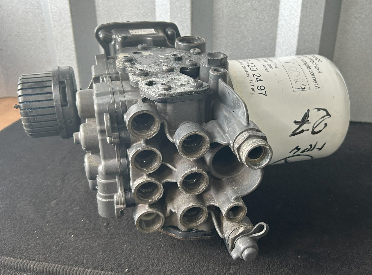 MERCEDES-BENZ ACTROS MP4 EAPU AIR DRYER EL 2204 K138271 - Детали тормозной системы для Грузовиков: фото 4 MERCEDES-BENZ ACTROS MP4 EAPU AIR DRYER EL 2204 K138271 - Детали тормозной системы для Грузовиков: фото 4