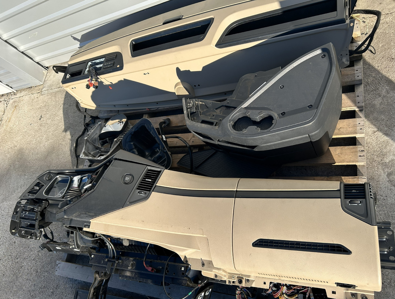 MERCEDES-BENZ KOMPLETNA PRZEKŁADKA WNĘTRZA - DESKA KONSOLA DO ANGLIKA MERCEDES ACTROS MP4 L STREAM SPACE - Кабина: фото 4 MERCEDES-BENZ KOMPLETNA PRZEKŁADKA WNĘTRZA - DESKA KONSOLA DO ANGLIKA MERCEDES ACTROS MP4 L STREAM SPACE - Кабина: фото 4