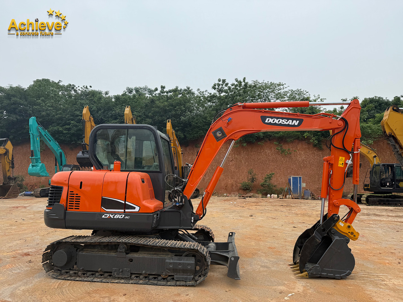 DOOSAN Diwanlun DX60-9 Excavator 38.9(52.1)/2100kW(HP) / rpm D24C 0.23m3 5700kg 4.2+2.8Ton 【ACHIEVE】 TOP CONDITION!!! - Гусеничный экскаватор: фото 4 DOOSAN Diwanlun DX60-9 Excavator 38.9(52.1)/2100kW(HP) / rpm D24C 0.23m3 5700kg 4.2+2.8Ton 【ACHIEVE】 TOP CONDITION!!! - Гусеничный экскаватор: фото 4