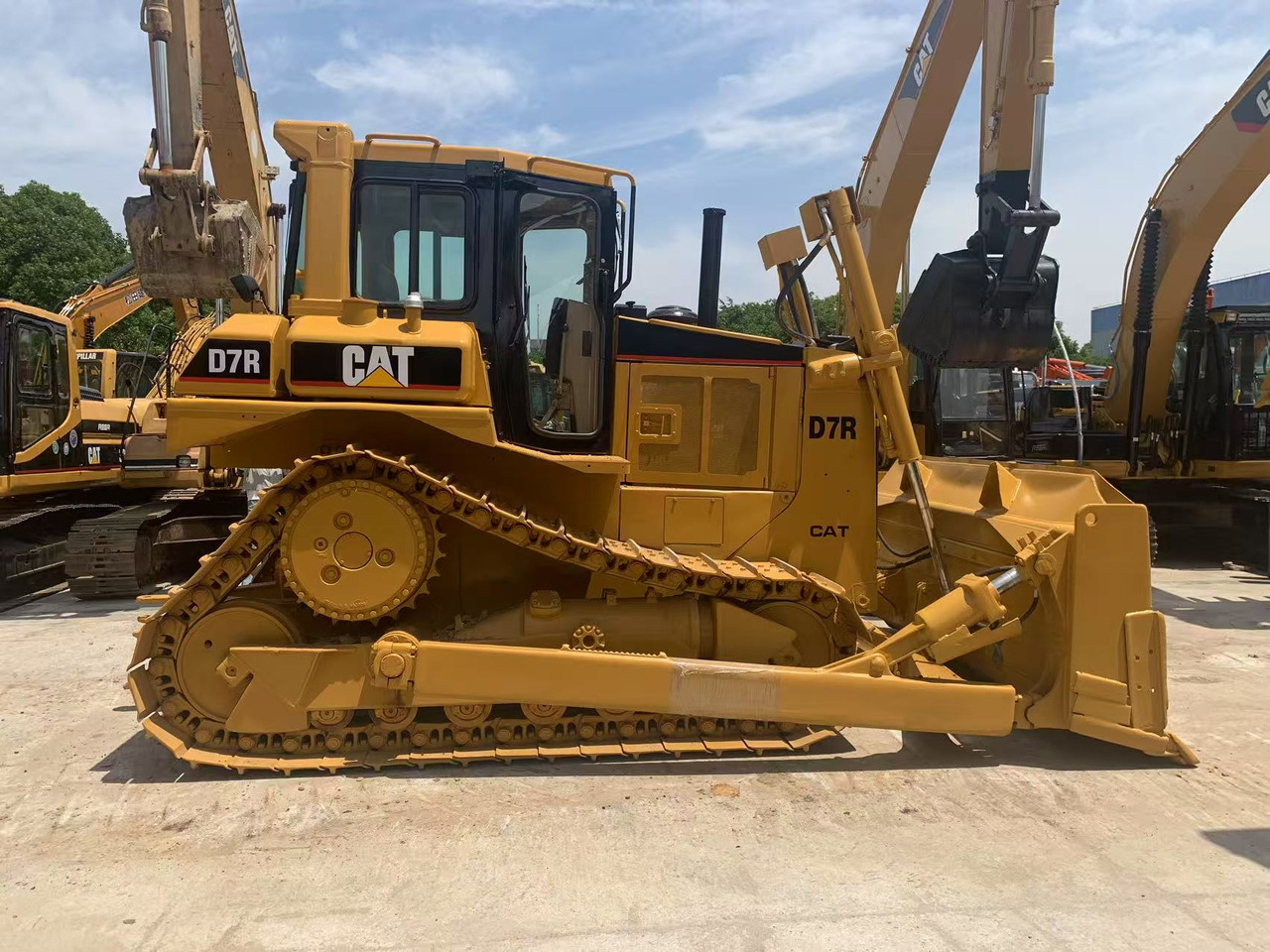 Caterpillar Tracked Tractor CAT D6R, D7R, D8R with Triangle Track - Бульдозер: фото 1 Caterpillar Tracked Tractor CAT D6R, D7R, D8R with Triangle Track - Бульдозер: фото 1