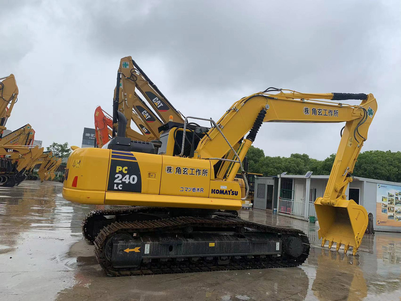 Komatsu PC240, PC220 Chain Excavator Good Condition Used Construction Machine - Гусеничный экскаватор: фото 2 Komatsu PC240, PC220 Chain Excavator Good Condition Used Construction Machine - Гусеничный экскаватор: фото 2