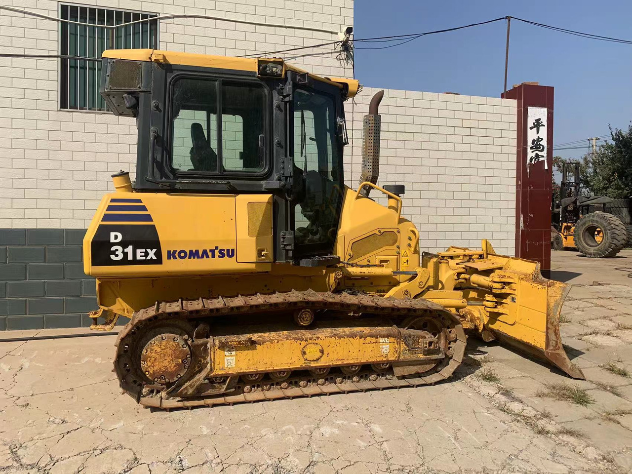 Komatsu Small Bulldozer Komatsu D31 Slightly Used Condition On Sale - Бульдозер: фото 1 Komatsu Small Bulldozer Komatsu D31 Slightly Used Condition On Sale - Бульдозер: фото 1