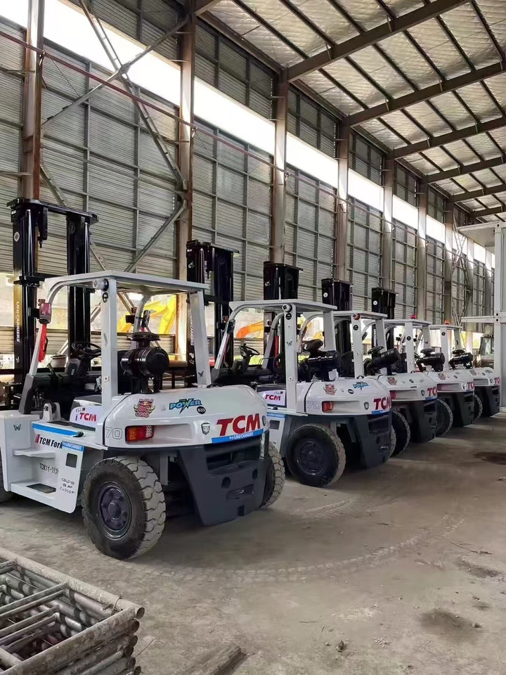 TCM 10 ton Diesel Forklift FD100 with Fork Positioner - Дизельный погрузчик: фото 1 TCM 10 ton Diesel Forklift FD100 with Fork Positioner - Дизельный погрузчик: фото 1