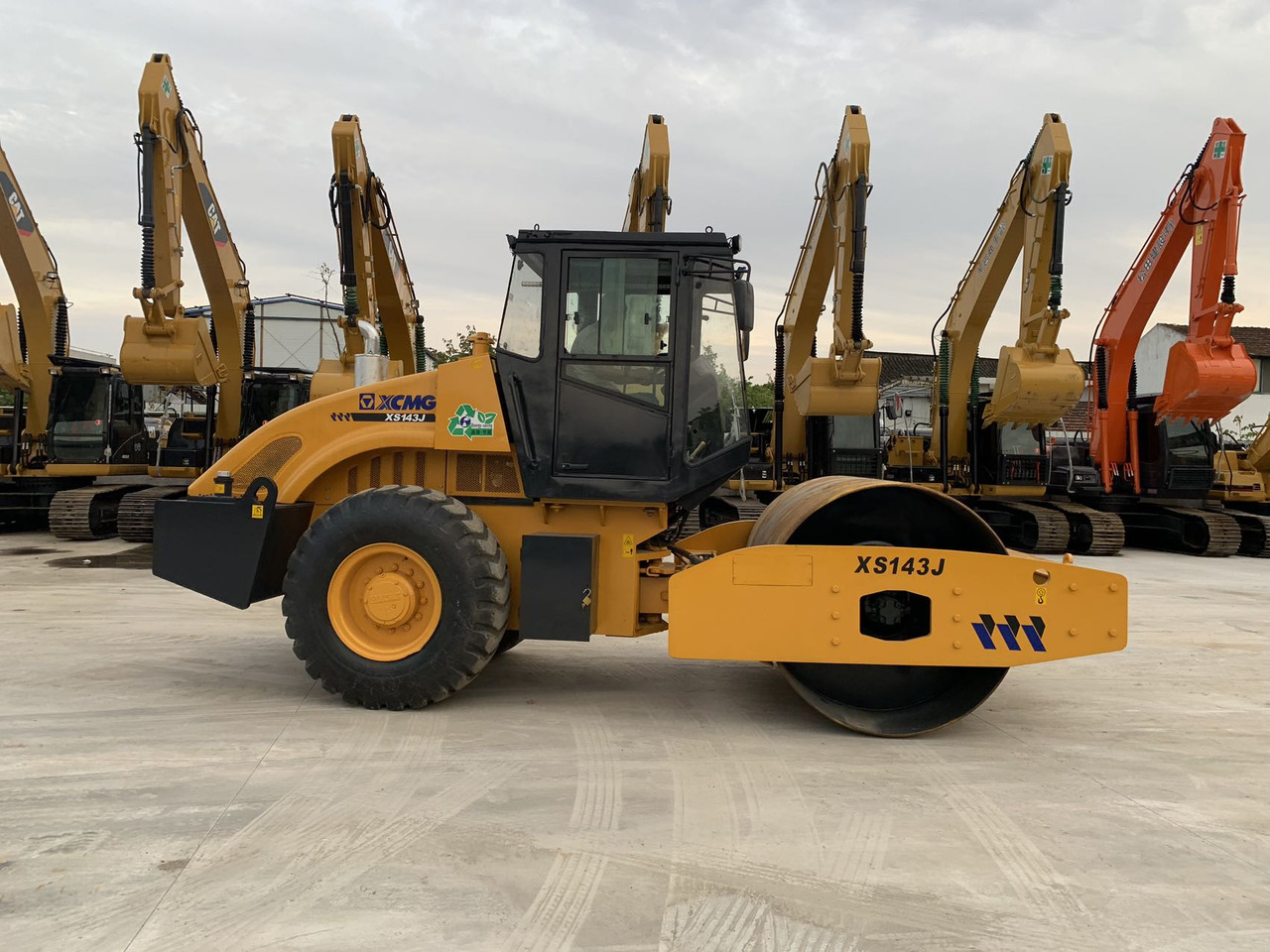 XCMG XS143J Vibratory Road roller Secondhand Condition - Дорожный каток: фото 4 XCMG XS143J Vibratory Road roller Secondhand Condition - Дорожный каток: фото 4