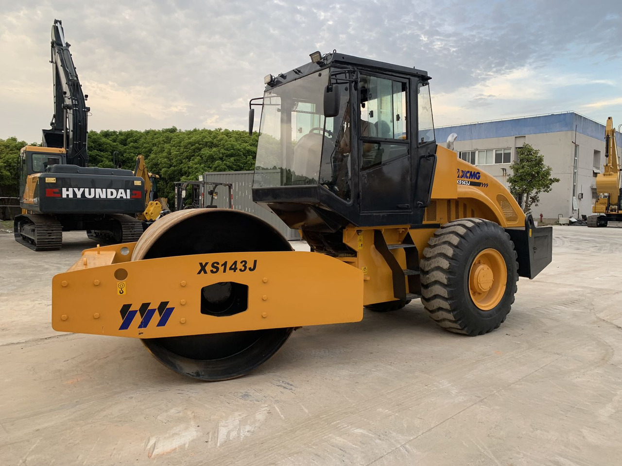 XCMG XS143J Vibratory Road roller Secondhand Condition - Дорожный каток: фото 2 XCMG XS143J Vibratory Road roller Secondhand Condition - Дорожный каток: фото 2