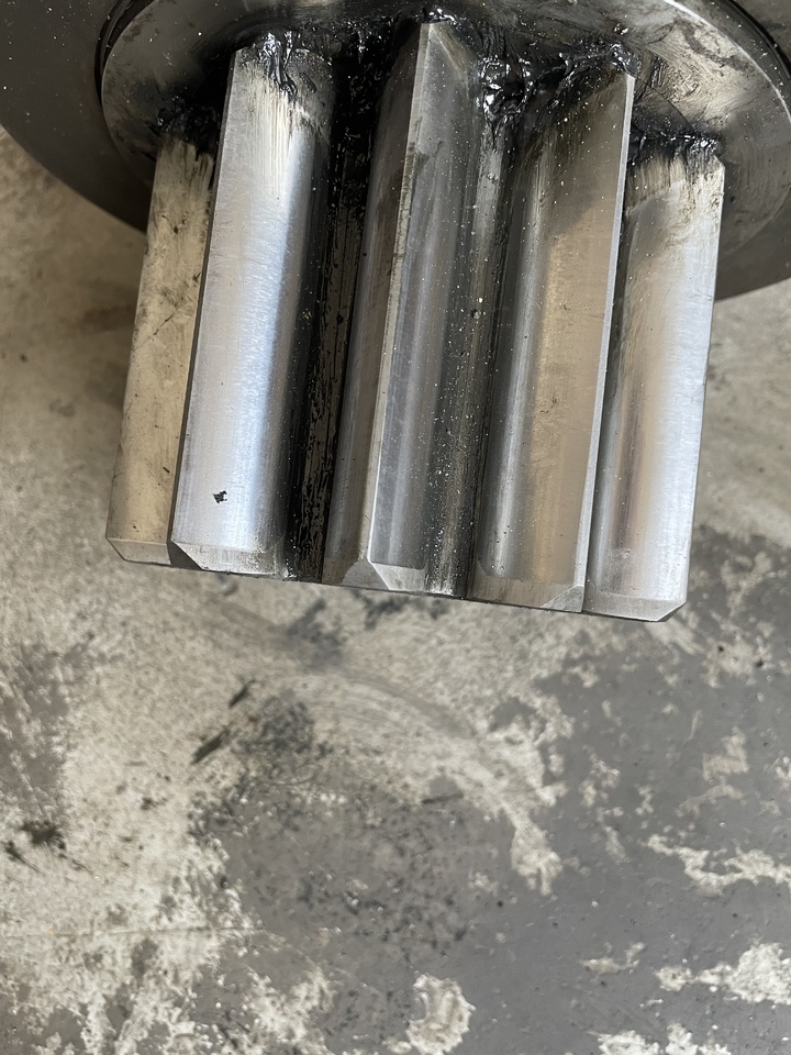 LIEBHERR 914 SAT 250/231 - Поворотный редуктор: фото 3 LIEBHERR 914 SAT 250/231 - Поворотный редуктор: фото 3