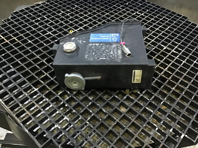 Liebherr Equalizing Reservoir - Расширительный бачок: фото 1 Liebherr Equalizing Reservoir - Расширительный бачок: фото 1