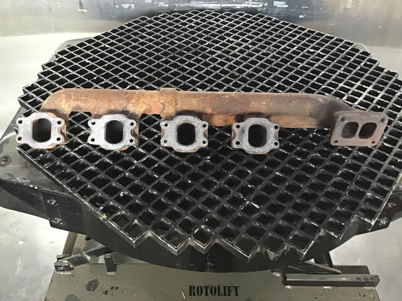 Liebherr Exhaust pipe - Выхлопная труба: фото 1 Liebherr Exhaust pipe - Выхлопная труба: фото 1