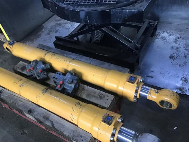 Liebherr Hoist Cylinder - Гидравлический цилиндр: фото 1 Liebherr Hoist Cylinder - Гидравлический цилиндр: фото 1
