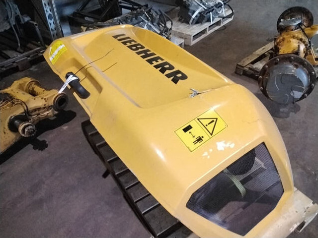 Liebherr L506 / L508 - Капот: фото 3 Liebherr L506 / L508 - Капот: фото 3