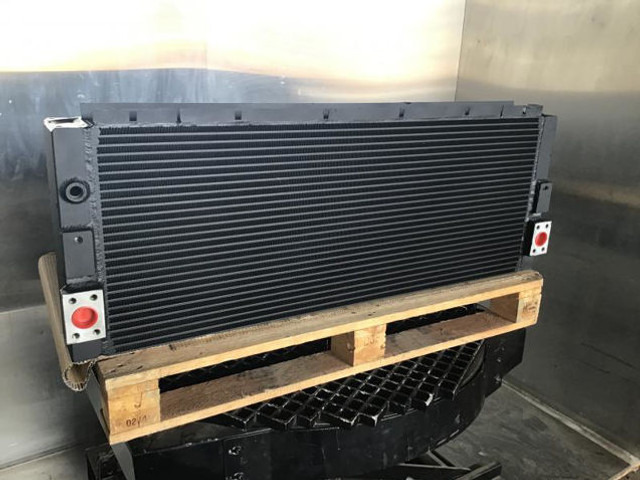 Liebherr Oilcooler - Масляный радиатор: фото 2 Liebherr Oilcooler - Масляный радиатор: фото 2
