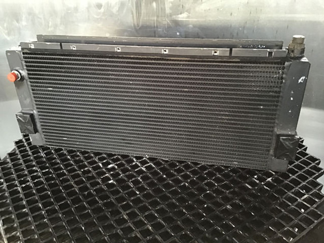 Liebherr Oilcooler - Масляный радиатор: фото 3 Liebherr Oilcooler - Масляный радиатор: фото 3