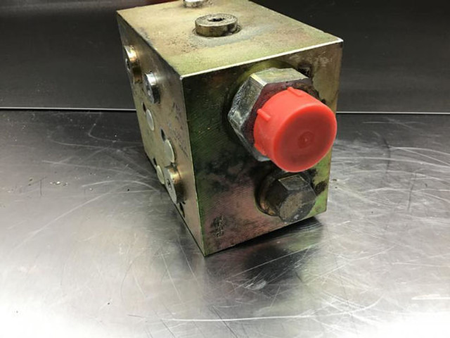 Двигатель и запчасти Liebherr Safety Valve: фото 6 Двигатель и запчасти Liebherr Safety Valve: фото 6