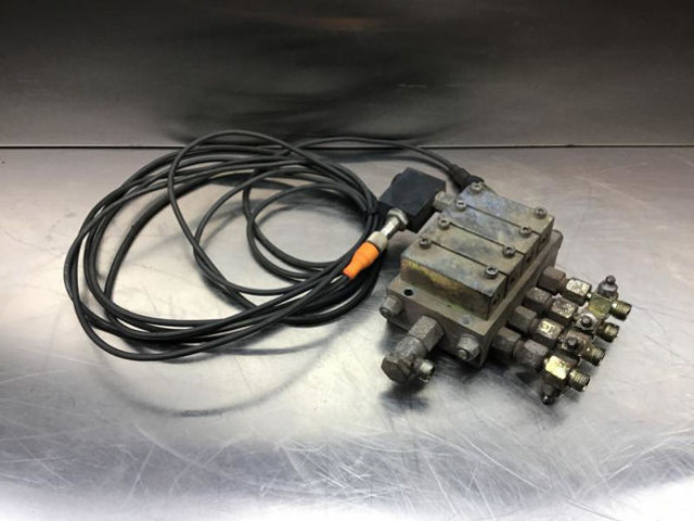 Liebherr Valve Distribution Block - Гидравлика: фото 1 Liebherr Valve Distribution Block - Гидравлика: фото 1