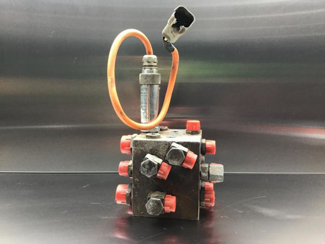 Liebherr Valve Distribution Block - Гидравлика: фото 2 Liebherr Valve Distribution Block - Гидравлика: фото 2