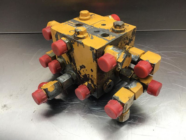 Liebherr Valve Distribution Block - Гидравлика: фото 1 Liebherr Valve Distribution Block - Гидравлика: фото 1