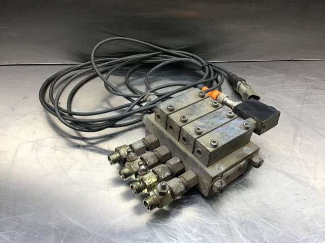 Liebherr Valve Distribution Block - Гидравлика: фото 3 Liebherr Valve Distribution Block - Гидравлика: фото 3