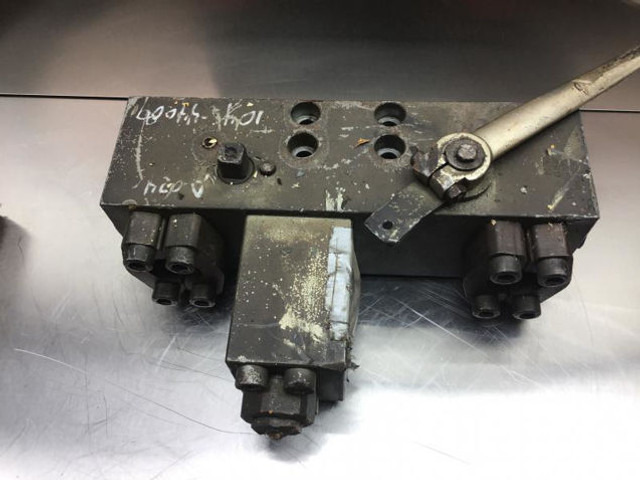 Liebherr Valve Distribution Block - Гидравлика: фото 5 Liebherr Valve Distribution Block - Гидравлика: фото 5