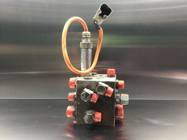 Liebherr Valve Distribution Block - Гидравлика: фото 1 Liebherr Valve Distribution Block - Гидравлика: фото 1