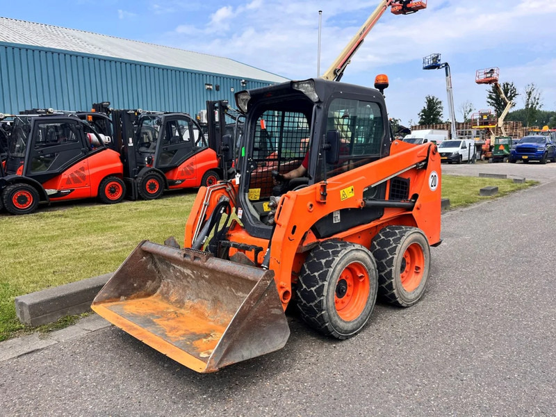 Bobcat S450 - Мини-погрузчик с бортовым поворотом: фото 2 Bobcat S450 - Мини-погрузчик с бортовым поворотом: фото 2