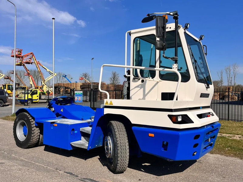 Terberg YT 222 - Терминальный тягач: фото 1 Terberg YT 222 - Терминальный тягач: фото 1