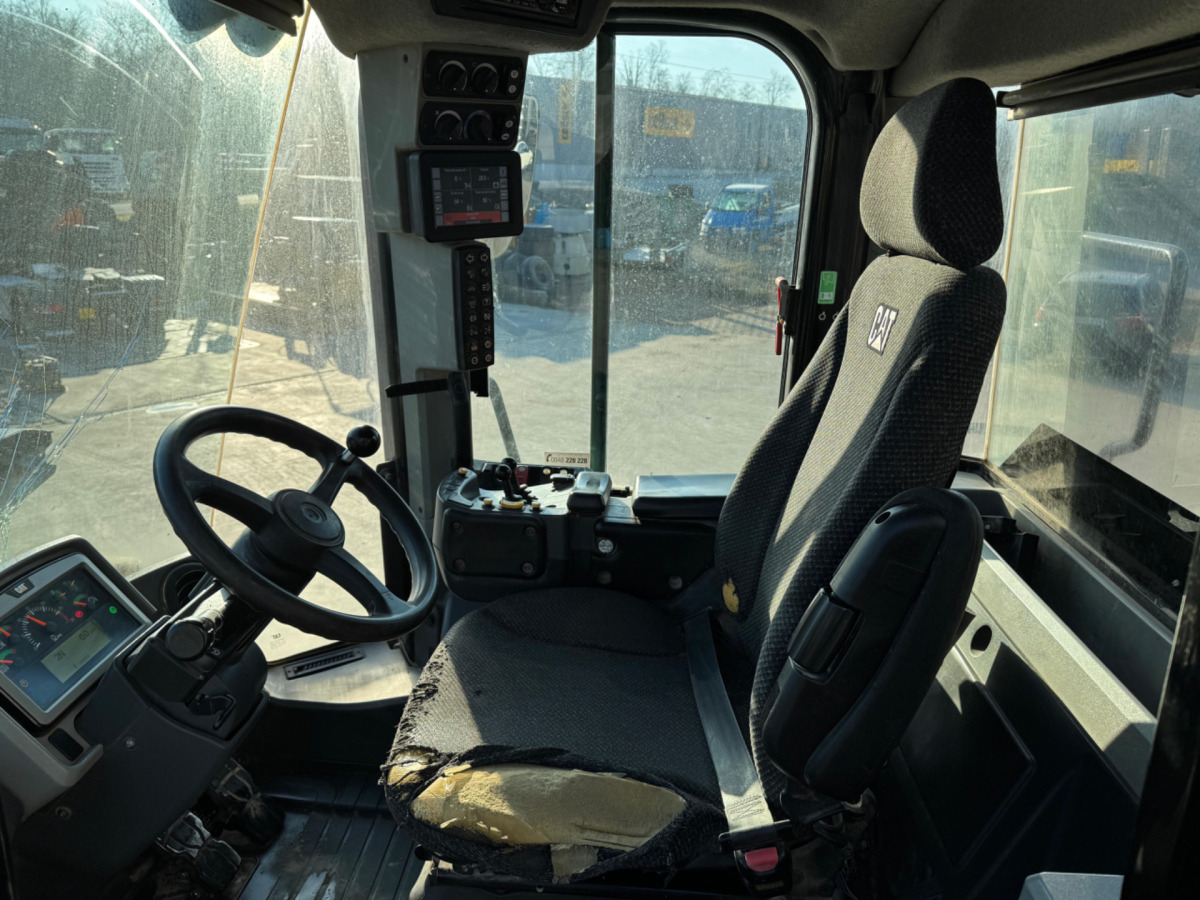 Колёсный погрузчик CATERPILLAR 950M: фото 14