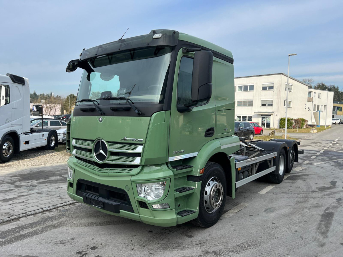 MERCEDES Actros 2543 6x2 - Грузовик-шасси: фото 1 MERCEDES Actros 2543 6x2 - Грузовик-шасси: фото 1