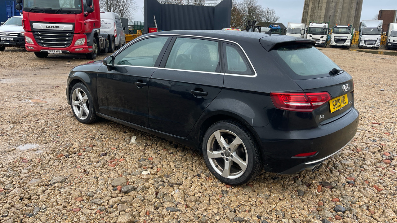 AUDI A3 2.0 35 TDI SPORT - Хэтчбек: фото 3 AUDI A3 2.0 35 TDI SPORT - Хэтчбек: фото 3