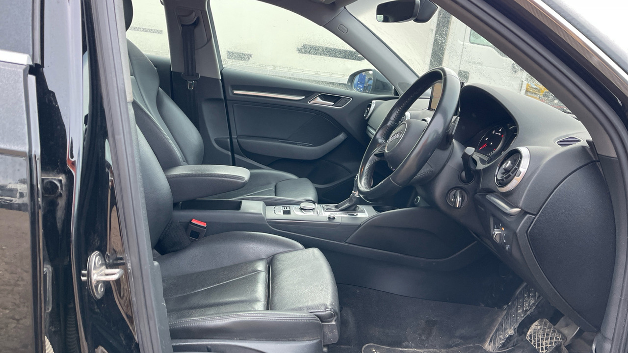 AUDI A3 2.0 35 TDI SPORT - Хэтчбек: фото 5 AUDI A3 2.0 35 TDI SPORT - Хэтчбек: фото 5