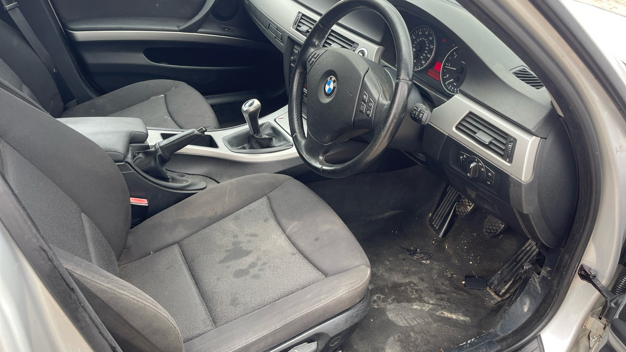 BMW 318 I - Легковой автомобиль: фото 5 BMW 318 I - Легковой автомобиль: фото 5