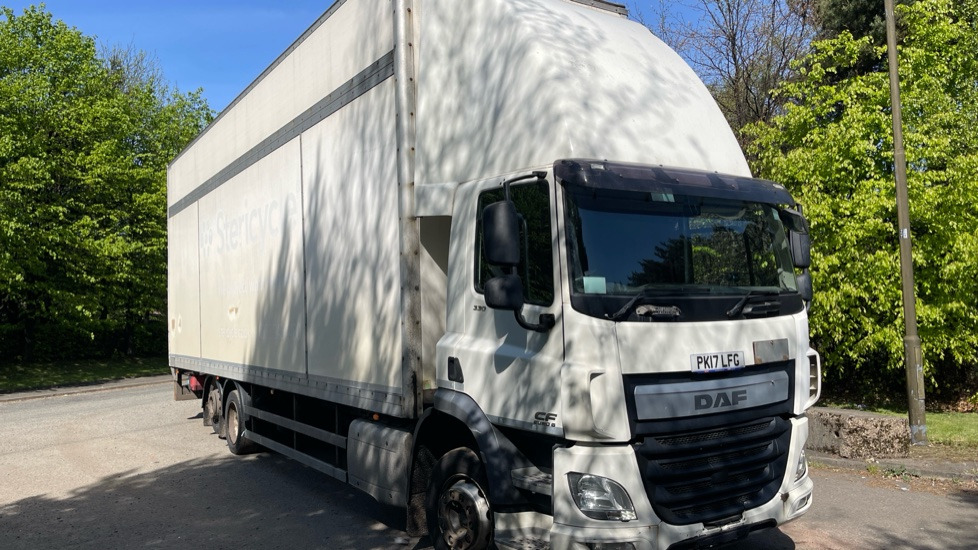 DAF CF 330 - Грузовик с закрытым кузовом: фото 1 DAF CF 330 - Грузовик с закрытым кузовом: фото 1