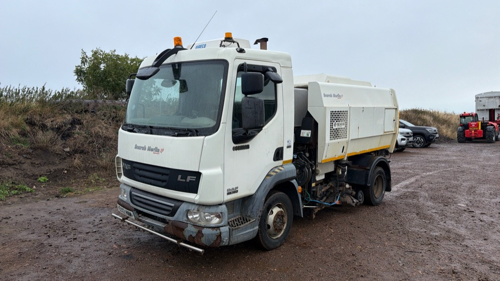 DAF LF 45.160 - Подметально-уборочная машина: фото 2 DAF LF 45.160 - Подметально-уборочная машина: фото 2