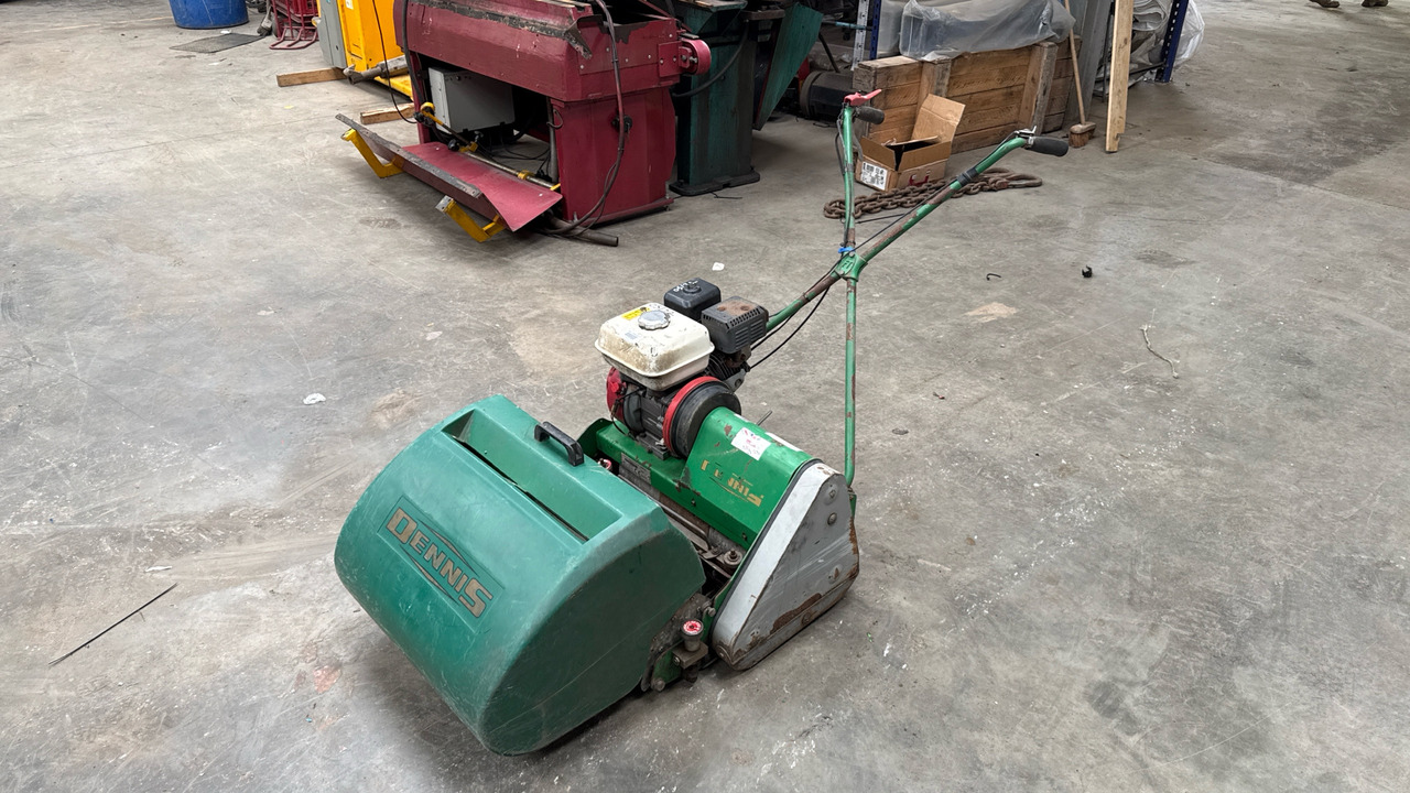DENNIS FT20 PEDESTRIAN CYLINDER MOWER WITH 5K UNIT AND GRASS BOX - Строительное оборудование: фото 3 DENNIS FT20 PEDESTRIAN CYLINDER MOWER WITH 5K UNIT AND GRASS BOX - Строительное оборудование: фото 3