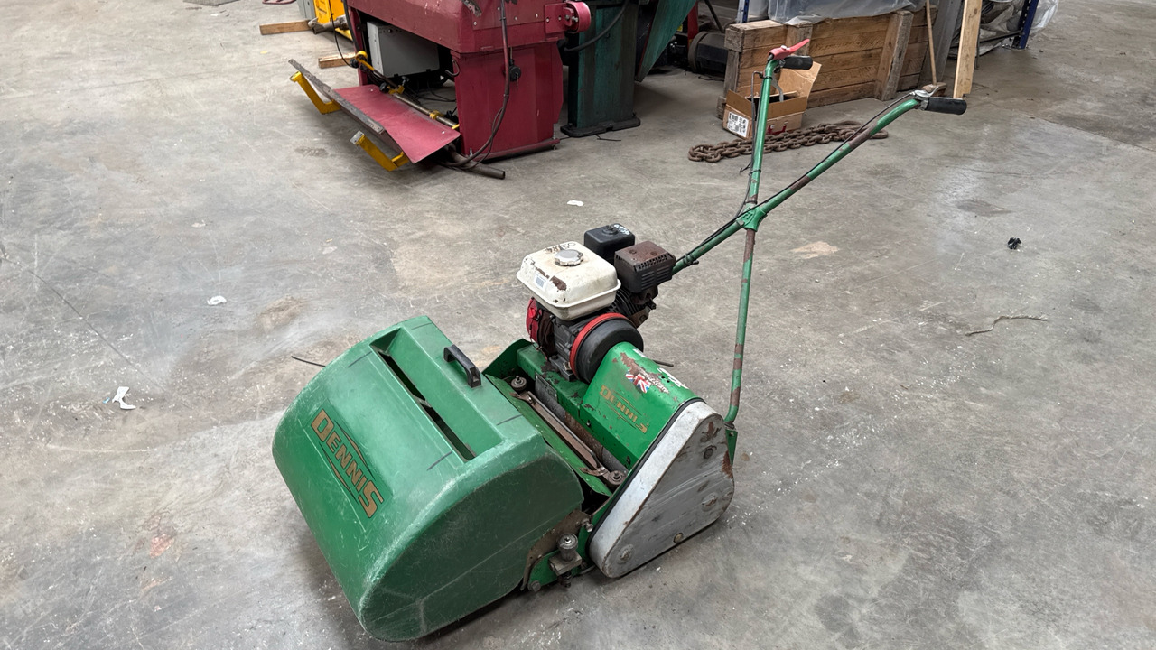 DENNIS FT20 PEDESTRIAN CYLINDER MOWER WITH 9K UNIT AND GRASS BOX - Строительное оборудование: фото 2 DENNIS FT20 PEDESTRIAN CYLINDER MOWER WITH 9K UNIT AND GRASS BOX - Строительное оборудование: фото 2