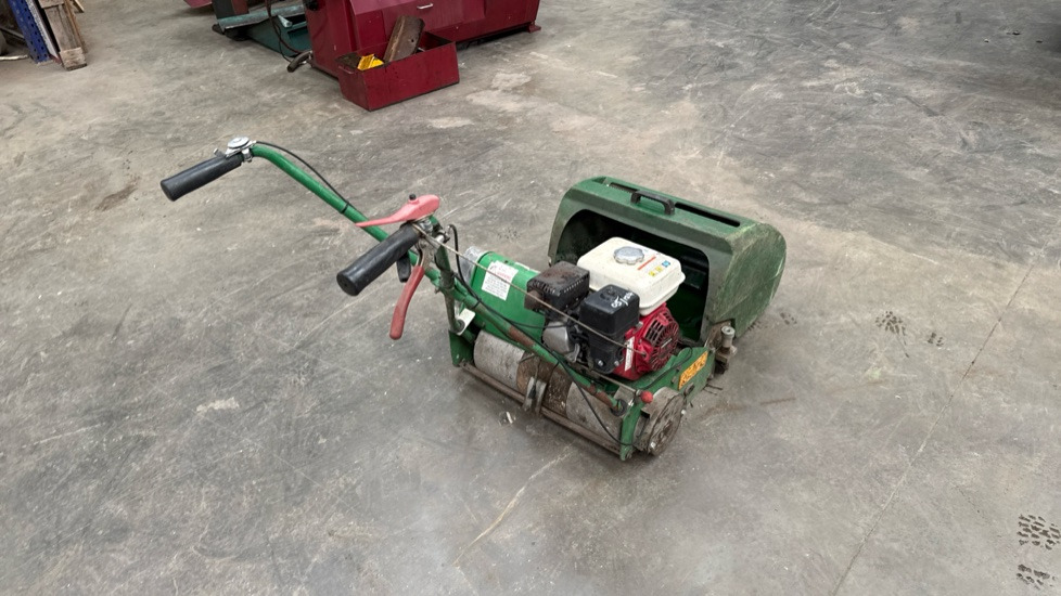 DENNIS FT510 PEDESTRIAN CYLINDER MOWER, NO UNIT, GRASS BOX - Строительное оборудование: фото 2 DENNIS FT510 PEDESTRIAN CYLINDER MOWER, NO UNIT, GRASS BOX - Строительное оборудование: фото 2