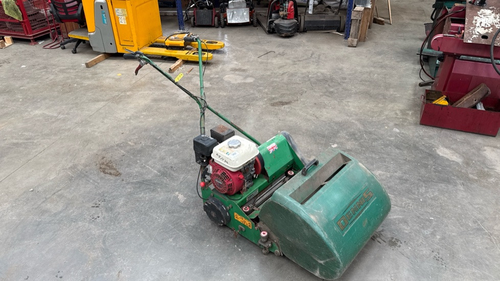 DENNIS FT510 PEDESTRIAN CYLINDER MOWER WITH 5K UNIT AND GRASS BOX - Строительное оборудование: фото 1 DENNIS FT510 PEDESTRIAN CYLINDER MOWER WITH 5K UNIT AND GRASS BOX - Строительное оборудование: фото 1
