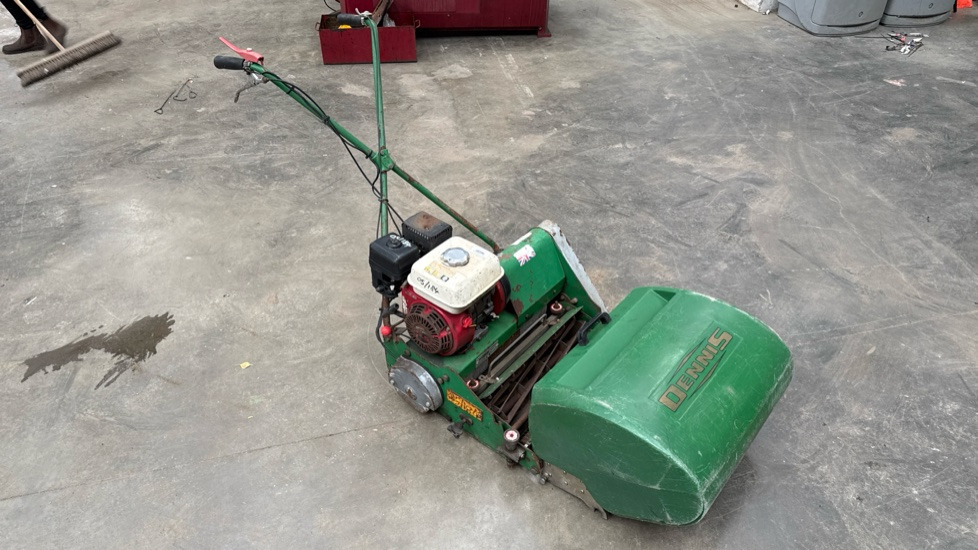 DENNIS FT510 PEDESTRIAN CYLINDER MOWER WITH 9K UNIT AND GRASS BOX - Строительное оборудование: фото 4 DENNIS FT510 PEDESTRIAN CYLINDER MOWER WITH 9K UNIT AND GRASS BOX - Строительное оборудование: фото 4