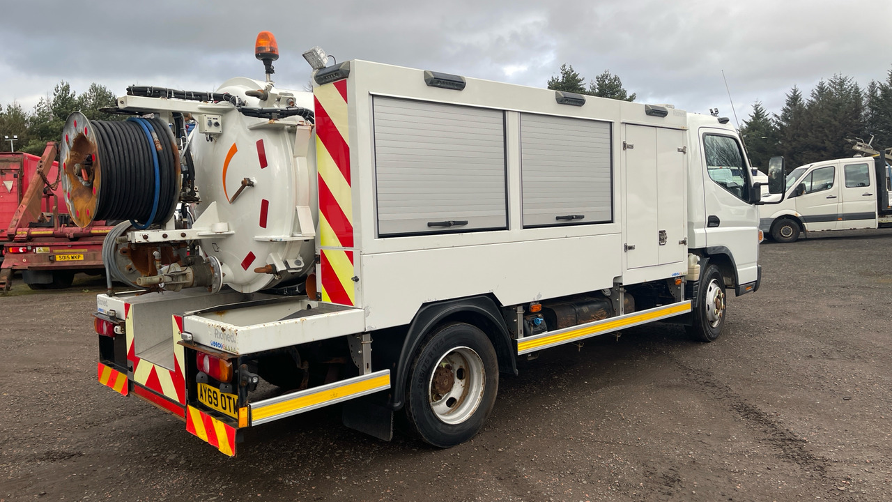 MITSUBISHI FUSO CANTER 7C18 34 - Ассенизатор: фото 4 MITSUBISHI FUSO CANTER 7C18 34 - Ассенизатор: фото 4