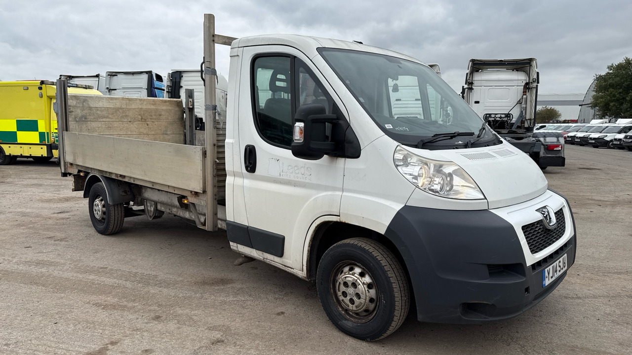PEUGEOT BOXER 335 2.2 HDI 130PS - Малотоннажный бортовой грузовик: фото 1 PEUGEOT BOXER 335 2.2 HDI 130PS - Малотоннажный бортовой грузовик: фото 1