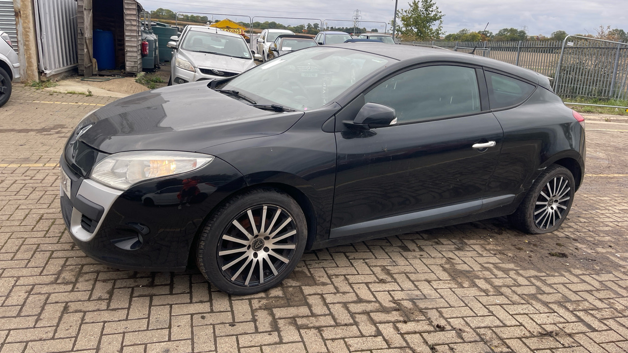 RENAULT MEGANE 1.6 DYNAMIQUE - Хэтчбек: фото 2 RENAULT MEGANE 1.6 DYNAMIQUE - Хэтчбек: фото 2