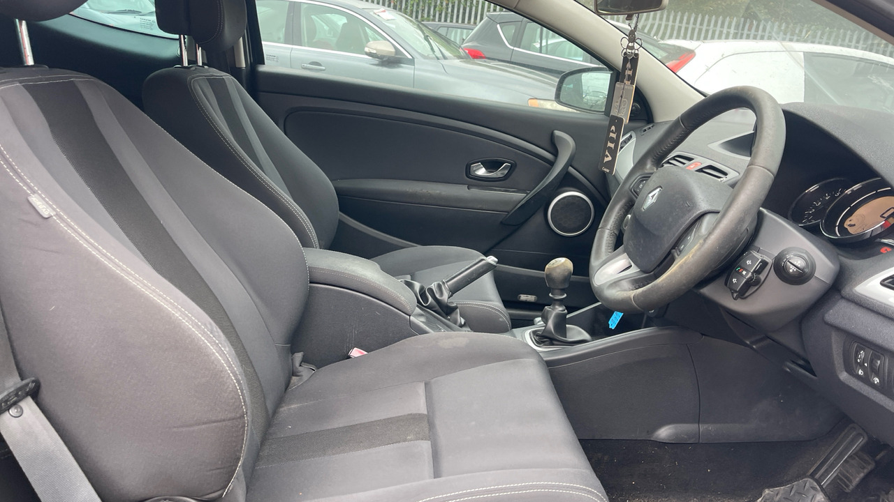 RENAULT MEGANE 1.6 DYNAMIQUE - Хэтчбек: фото 5 RENAULT MEGANE 1.6 DYNAMIQUE - Хэтчбек: фото 5