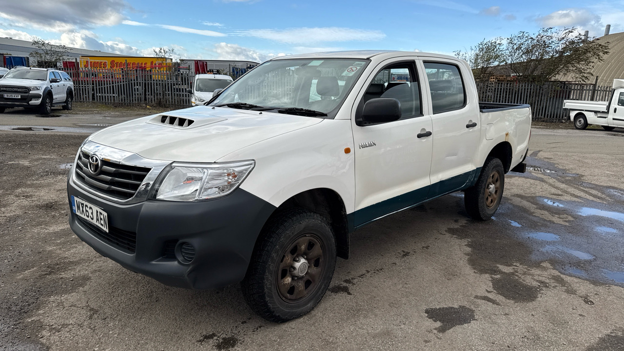 TOYOTA HILUX  2.5 D-4D 144PS - Пикап, Грузопассажирский фургон: фото 2 TOYOTA HILUX  2.5 D-4D 144PS - Пикап, Грузопассажирский фургон: фото 2