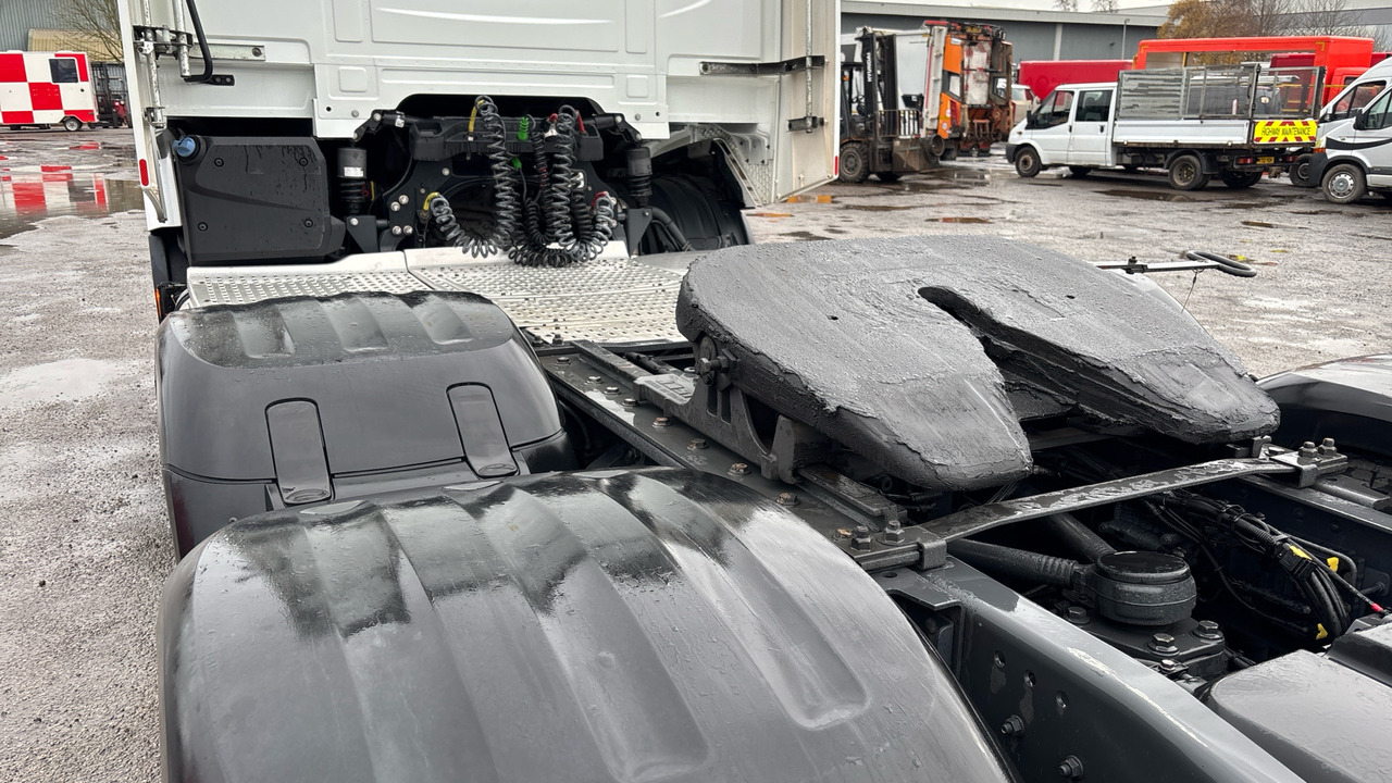 Тягач DAF XF  530: фото 27