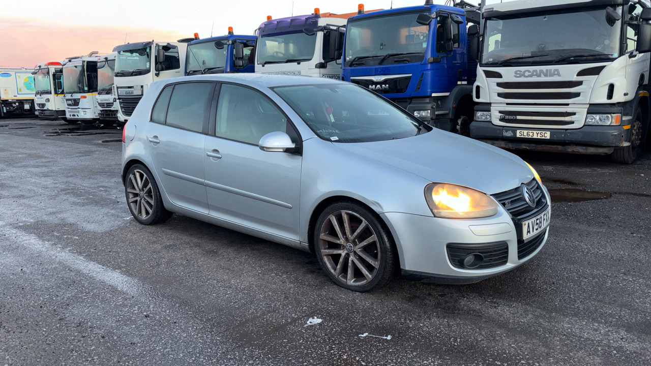 VOLKSWAGEN GOLF 2.0 GT Sport TDI 170 DPF - Хэтчбек: фото 1 VOLKSWAGEN GOLF 2.0 GT Sport TDI 170 DPF - Хэтчбек: фото 1