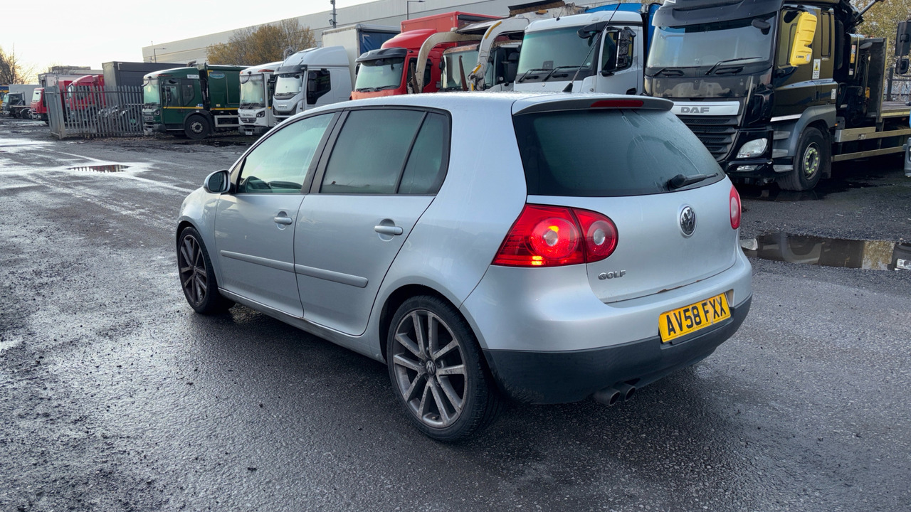 VOLKSWAGEN GOLF 2.0 GT Sport TDI 170 DPF - Хэтчбек: фото 3 VOLKSWAGEN GOLF 2.0 GT Sport TDI 170 DPF - Хэтчбек: фото 3