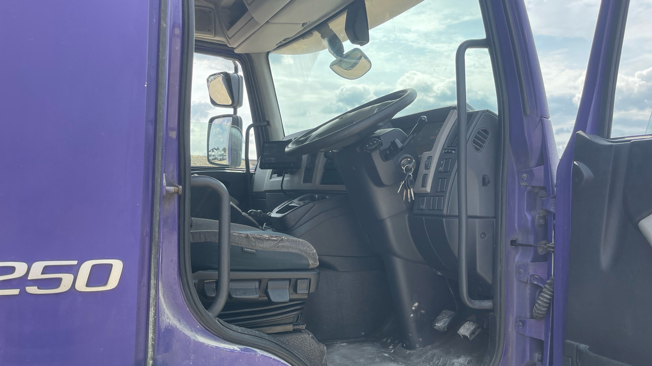 VOLVO FL 250 - Тентованный грузовик: фото 5 VOLVO FL 250 - Тентованный грузовик: фото 5