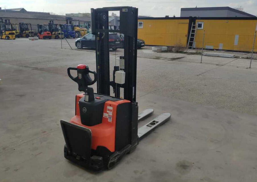 BT SWE120, forks 1400 mm - Штабелер: фото 2 BT SWE120, forks 1400 mm - Штабелер: фото 2