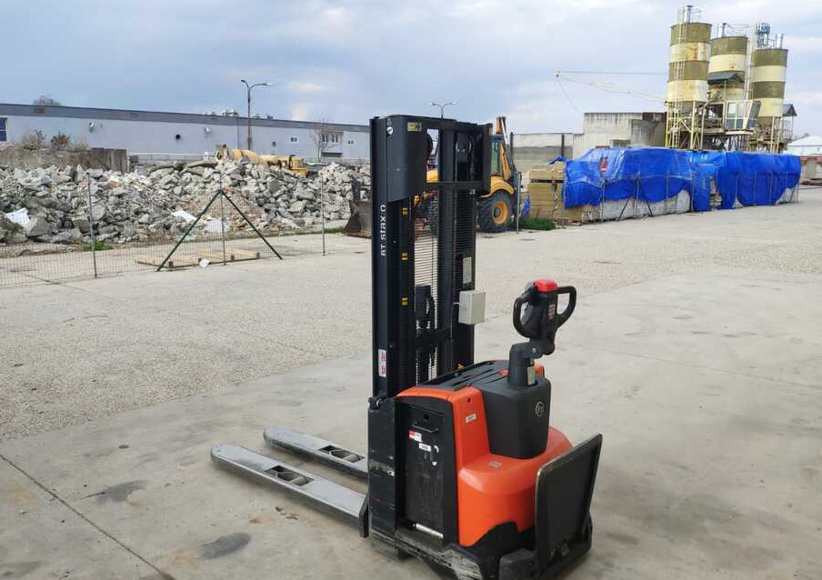 BT SWE120, forks 1400 mm - Штабелер: фото 3 BT SWE120, forks 1400 mm - Штабелер: фото 3