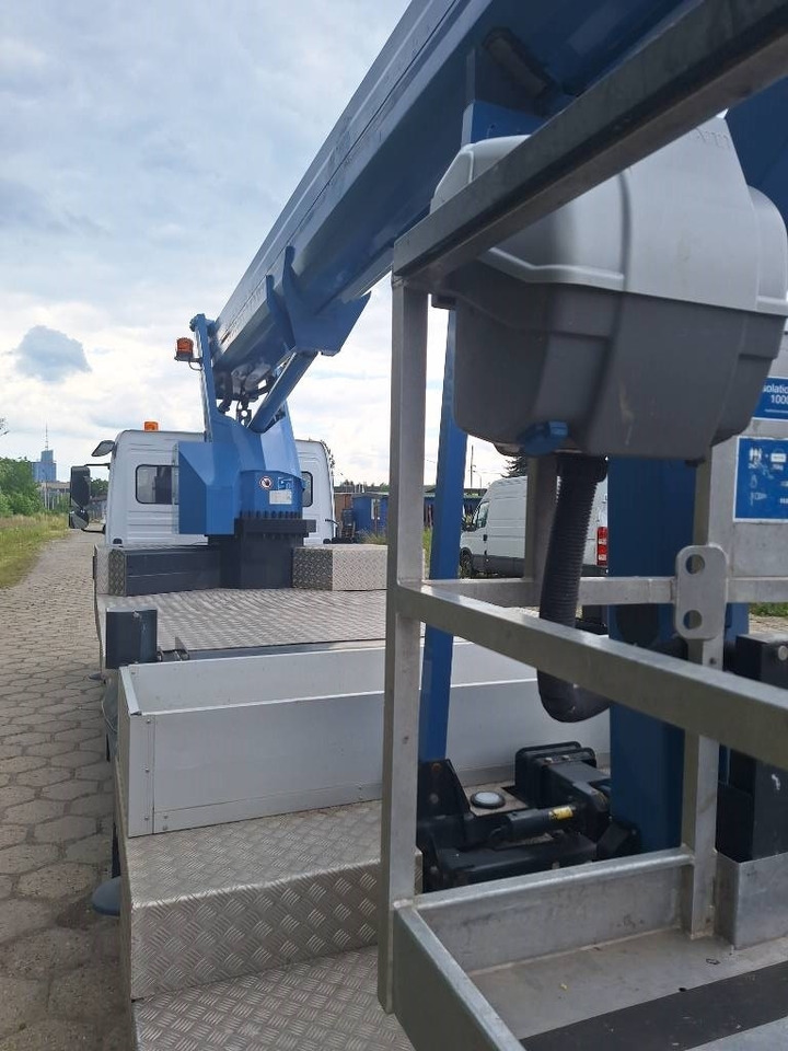 Телескопический подъемник Mercedes-Benz Wumag WT 300: фото 6