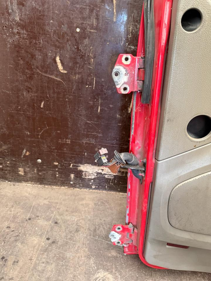 DAF XF 105,460 Beifahrertür Rot Spiegel Innenverkleidung LN 46 - Дверь и запчасти для Грузовиков: фото 4 DAF XF 105,460 Beifahrertür Rot Spiegel Innenverkleidung LN 46 - Дверь и запчасти для Грузовиков: фото 4